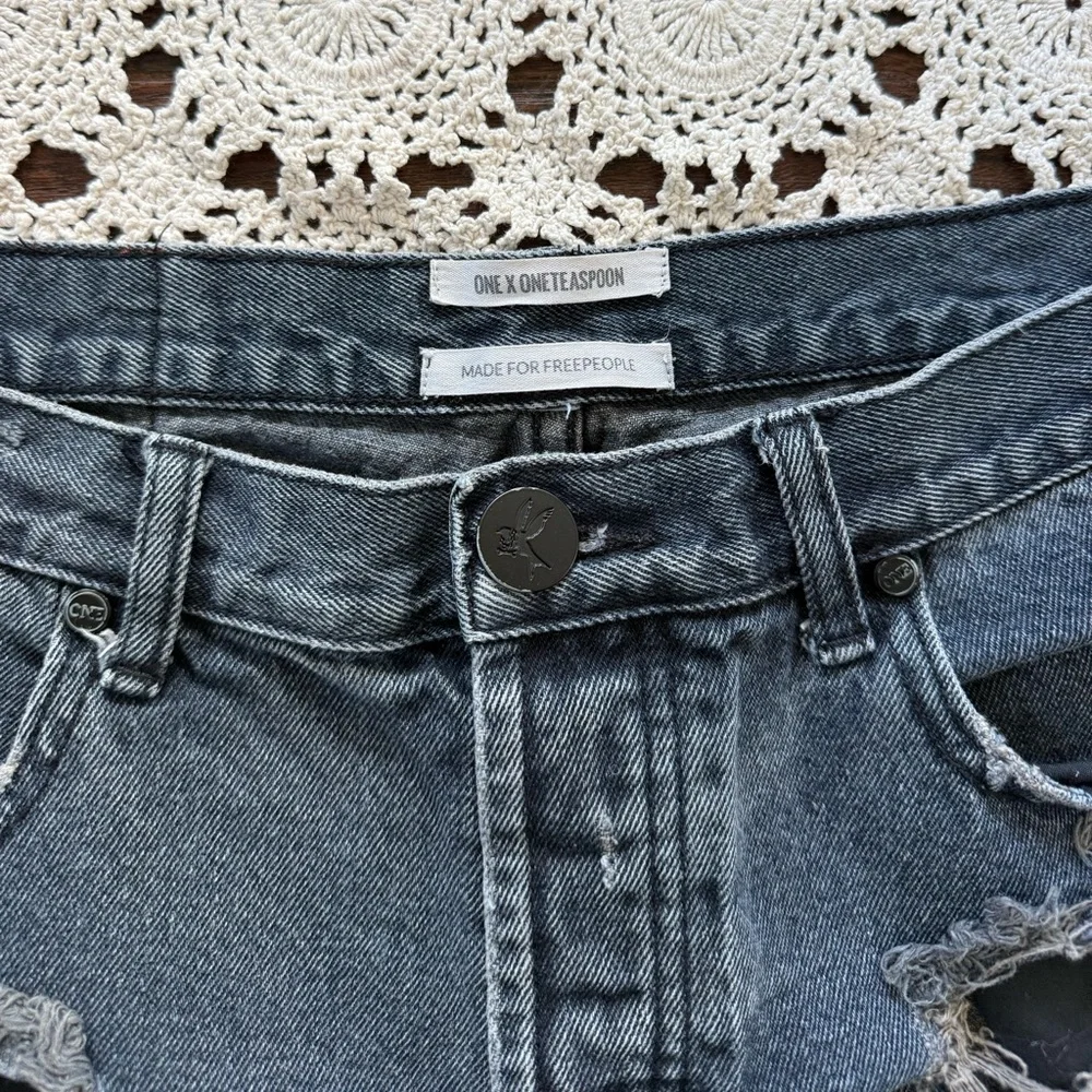 One Teaspoon x Free People Denim Shorts Faded Black Cuff Hem Size 28